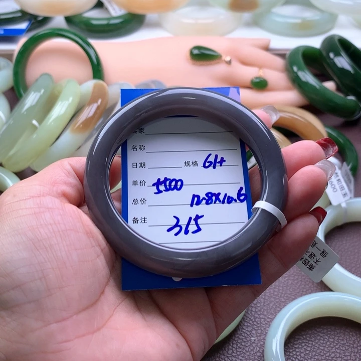 和田玉手镯未镶嵌椿****子