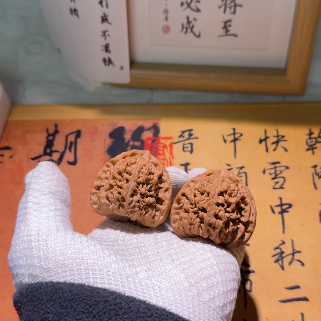 关***文玩核桃吊坠45三角南疆石