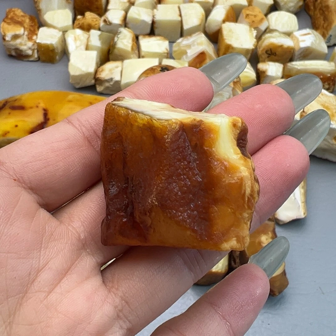 定制琥珀未镶嵌傲**峰蜜蜡