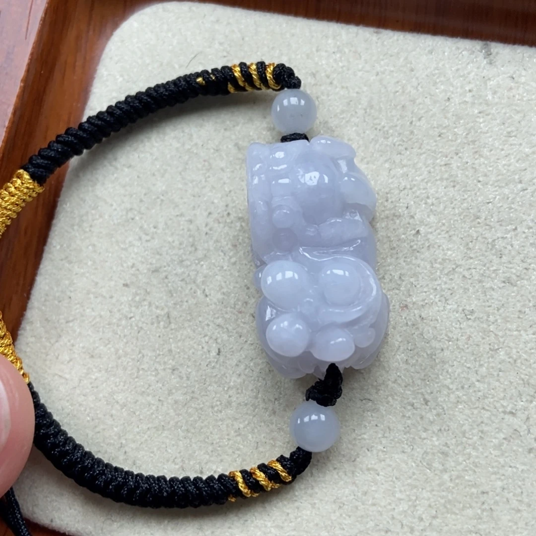 翡翠未镶嵌颈饰霸王