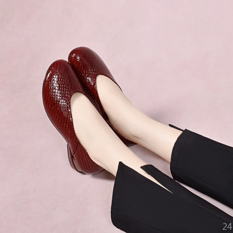 春季头层牛皮气质单鞋软底休闲真皮芒果头妈妈鞋浅口中老年皮鞋女