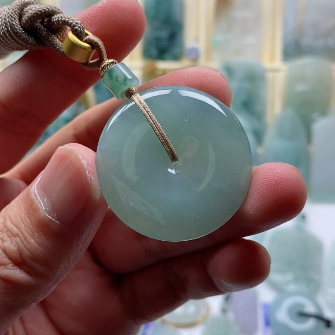 颈饰未镶嵌翡翠平安扣