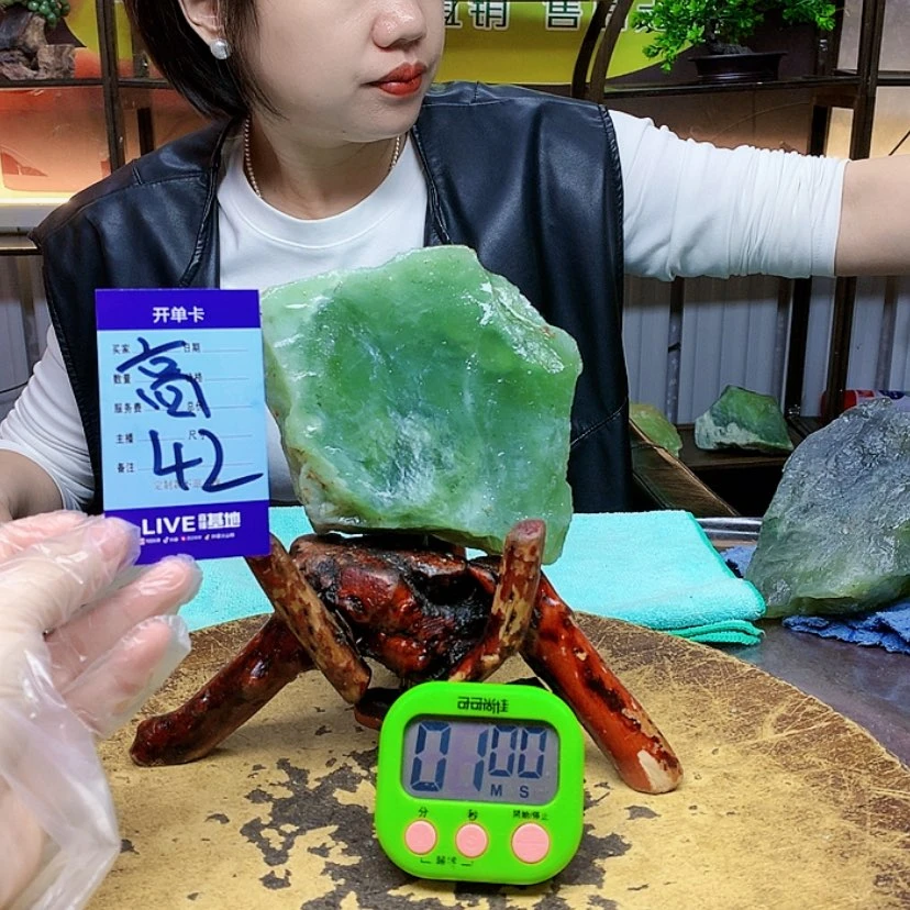 【闪购商品】蛇纹石玉未镶嵌岫玉太*维