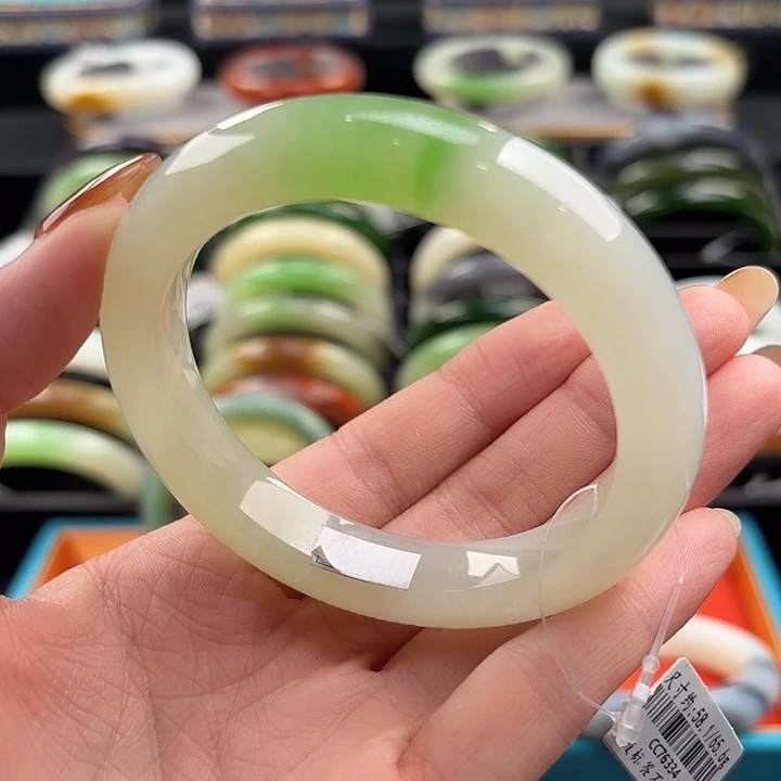 和田玉（糖玉）未镶嵌手镯白底一口靓翠58.1