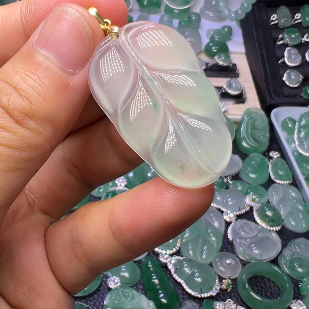 石英质玉（非洲翠）未镶嵌颈饰