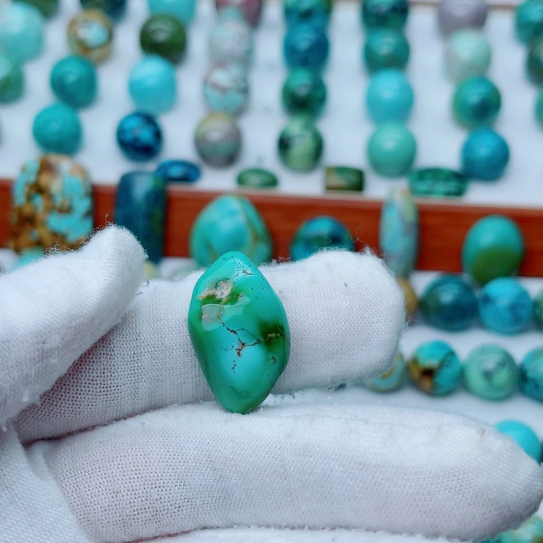 未镶嵌绿松石珠宝奇石