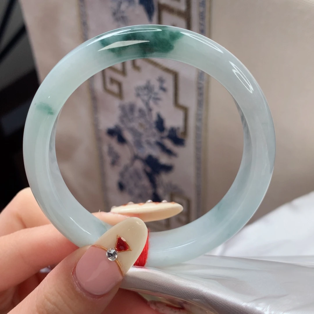 翡翠手镯未镶嵌56圈口