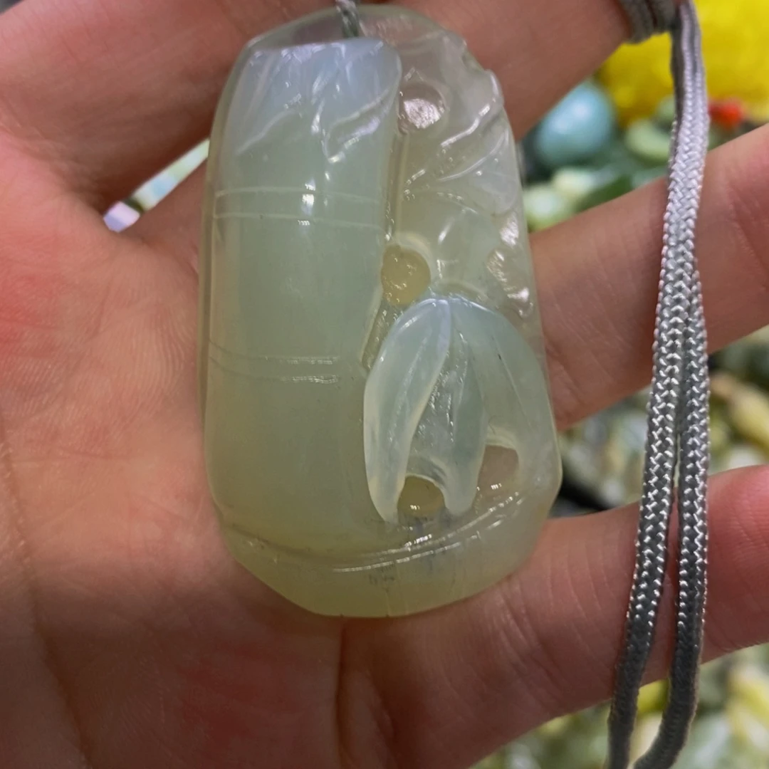 蛇纹石玉吊坠未镶嵌