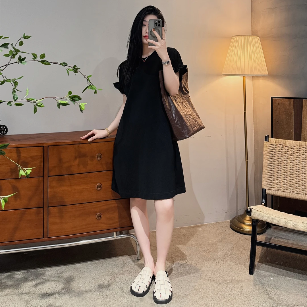 今婷韩系时尚气质休闲舒适设计感木耳袖黑色圆领连衣裙-M25204303