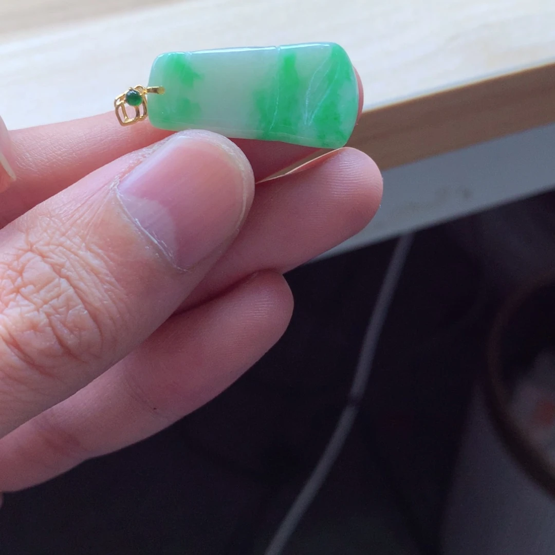 翡翠颈饰18K金镶嵌吊坠