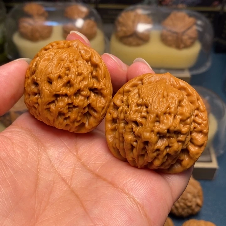 【闪购商品】文玩核桃把件金公子