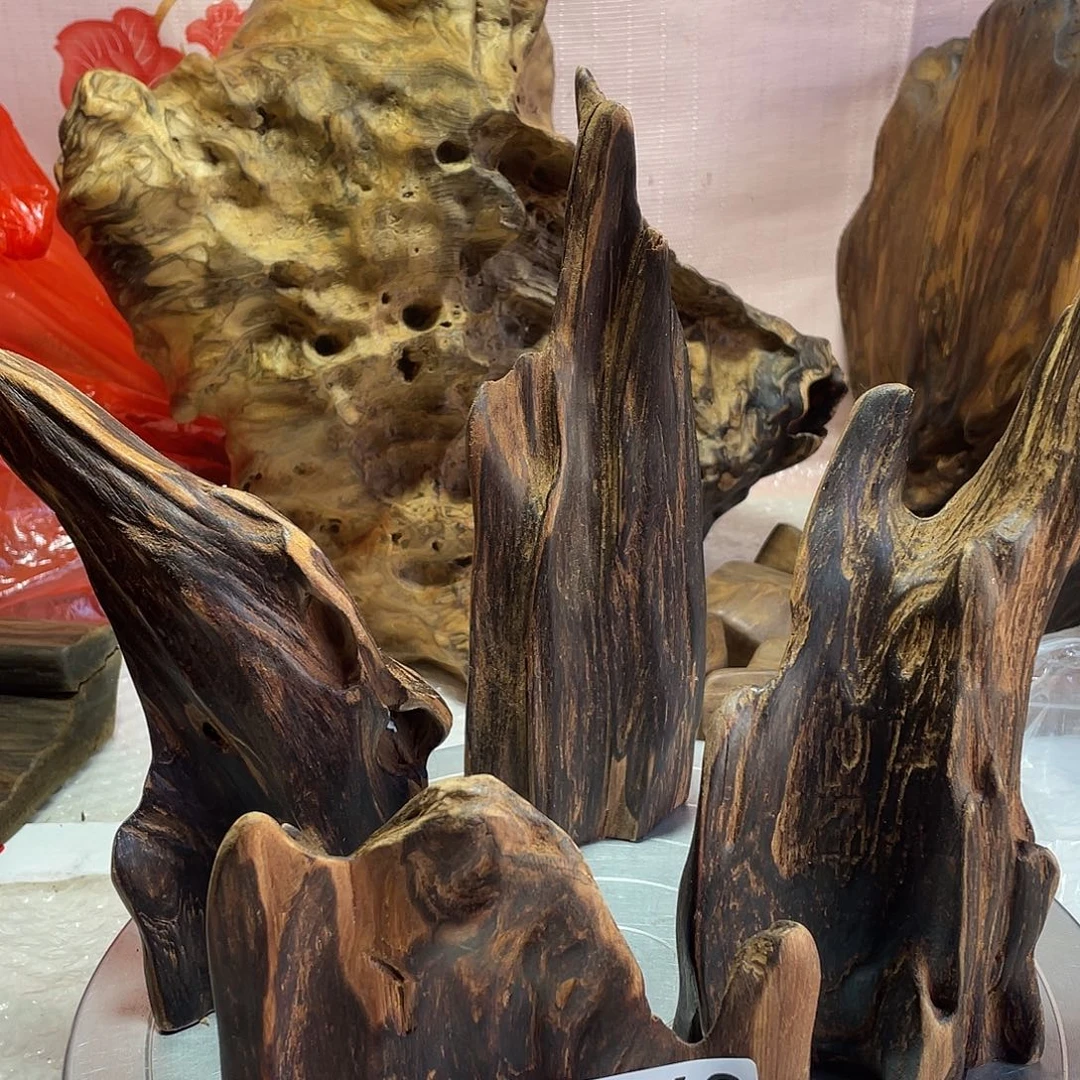 酋***长玉木（非红木类）土沉香香木摆件