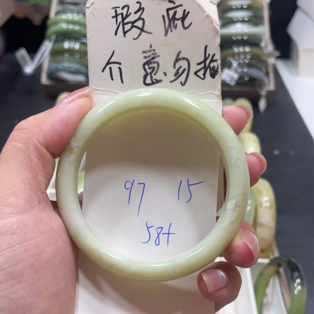 未镶嵌蛇纹石玉手镯