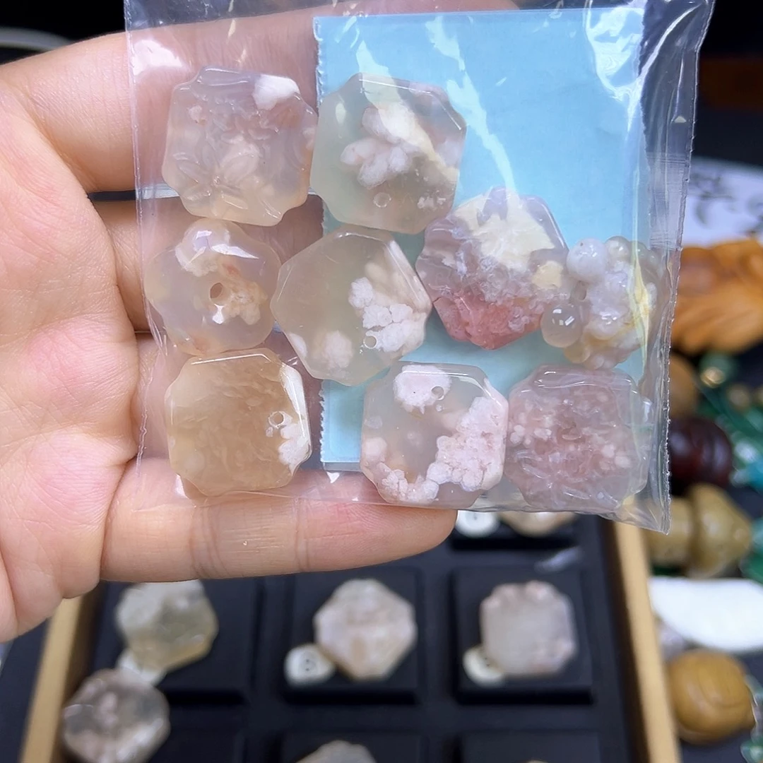 小***堡吊坠(不含链)未镶嵌石英质玉