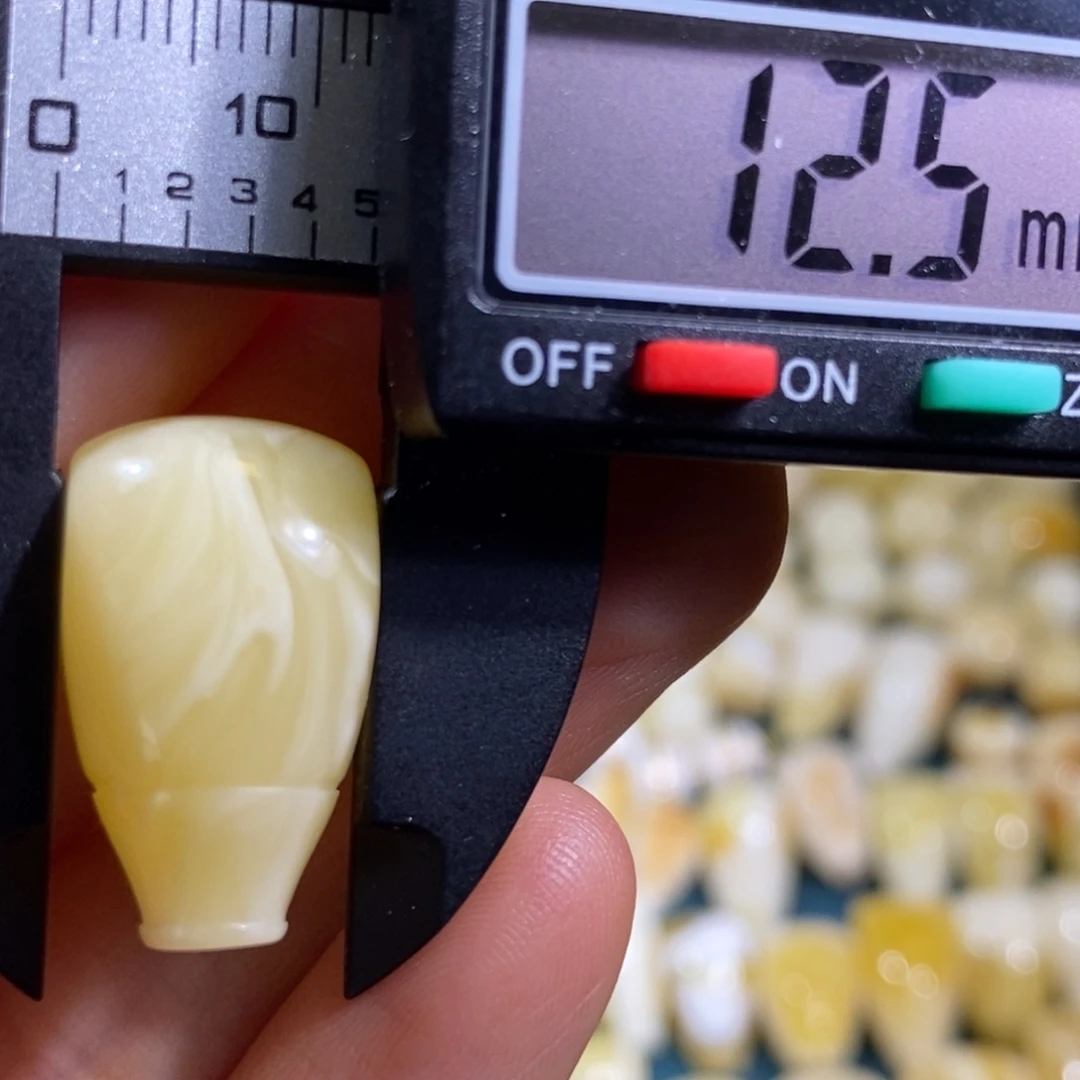 未镶嵌蜜蜡裸石配饰