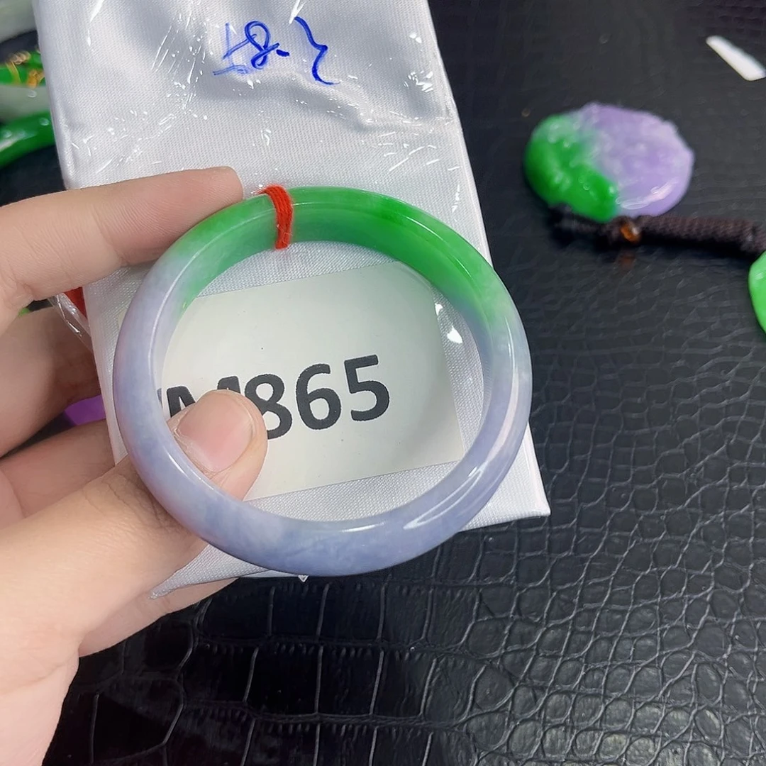 翡翠手镯未镶嵌多样性