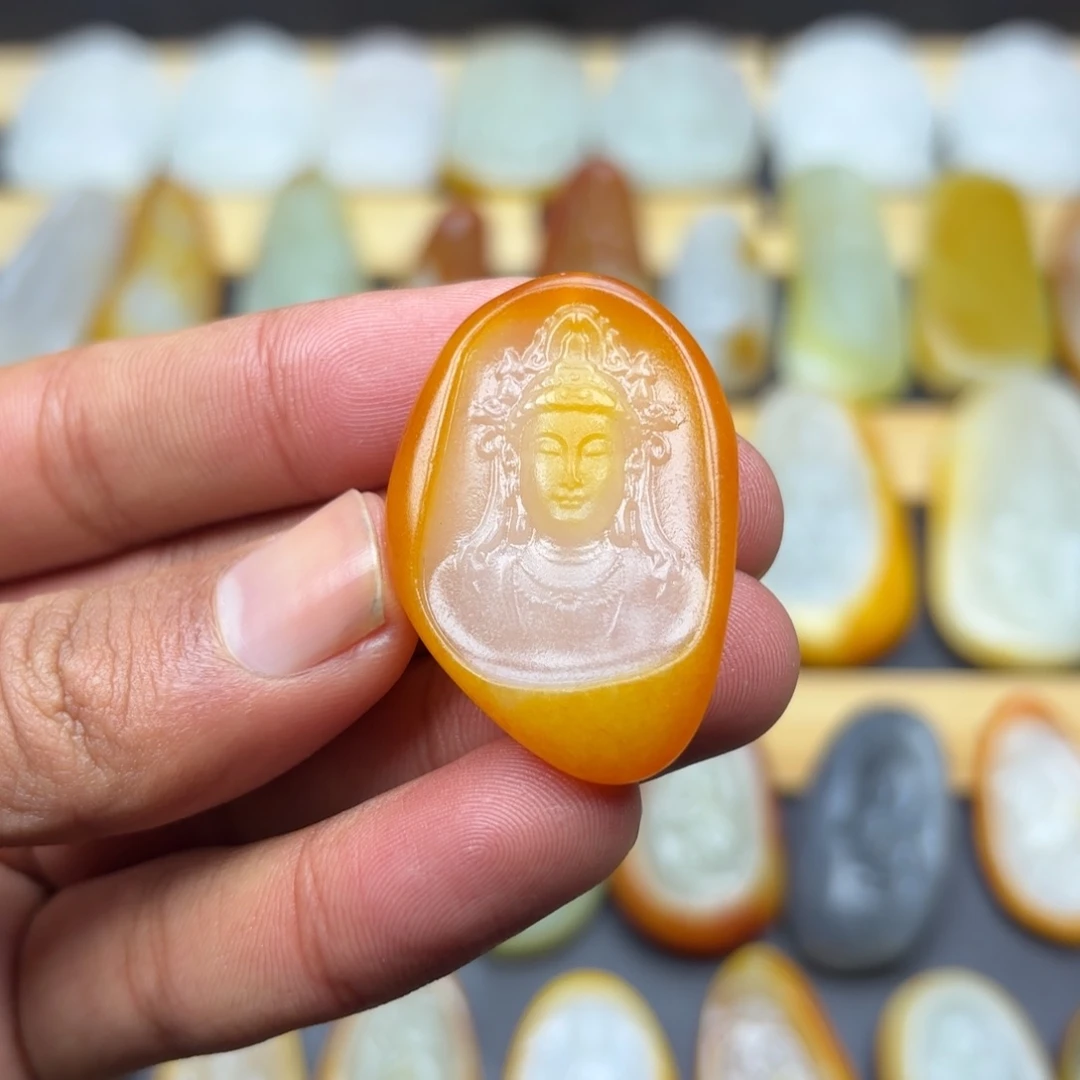 丑***乖和田玉未镶嵌颈饰