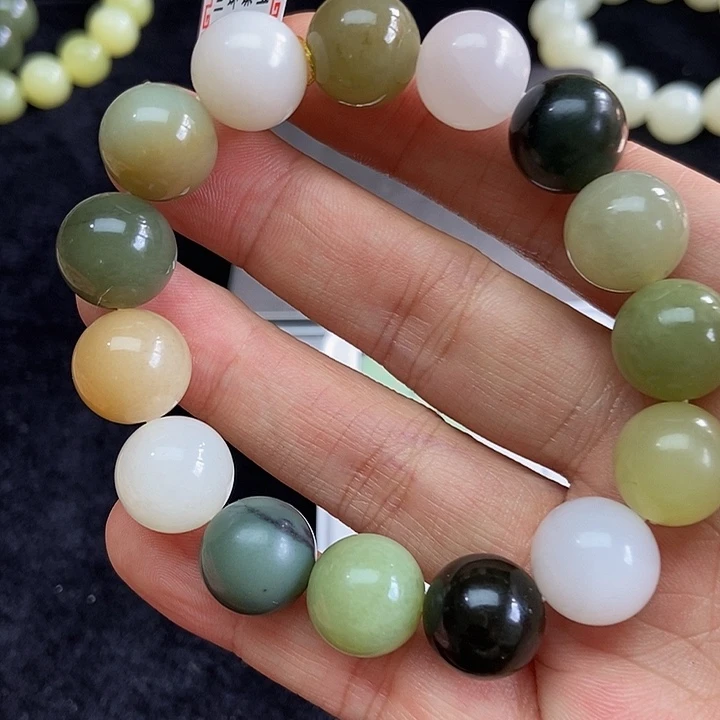 和田玉颈饰未镶嵌与**同