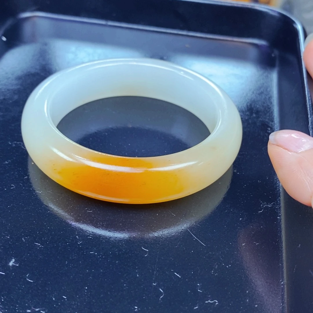 未镶嵌石英质玉（黄龙玉）颈饰54