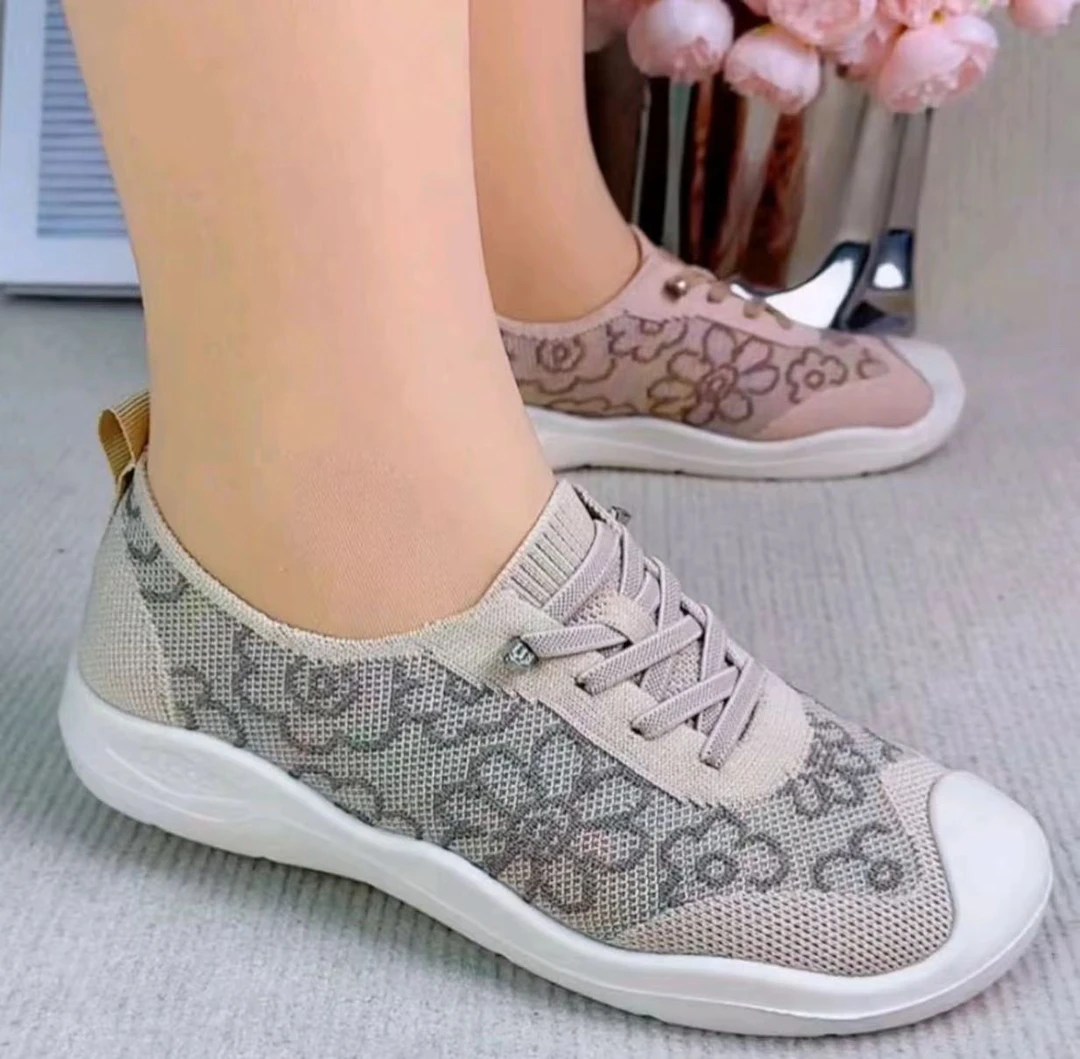 爆款老北京布鞋网红款平底百搭舒适时尚休闲软底防滑妈妈鞋