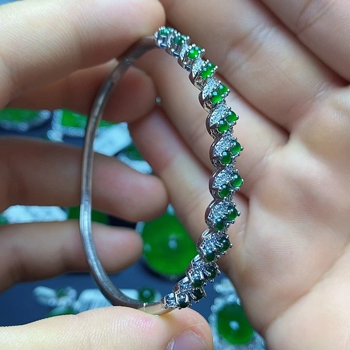 未镶嵌戒指翡翠手镯