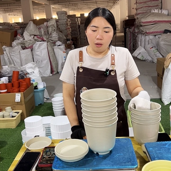 矮陶米色口15高15带拖6只