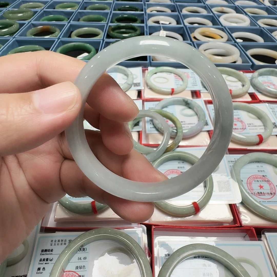 翡翠未镶嵌手镯福利不退