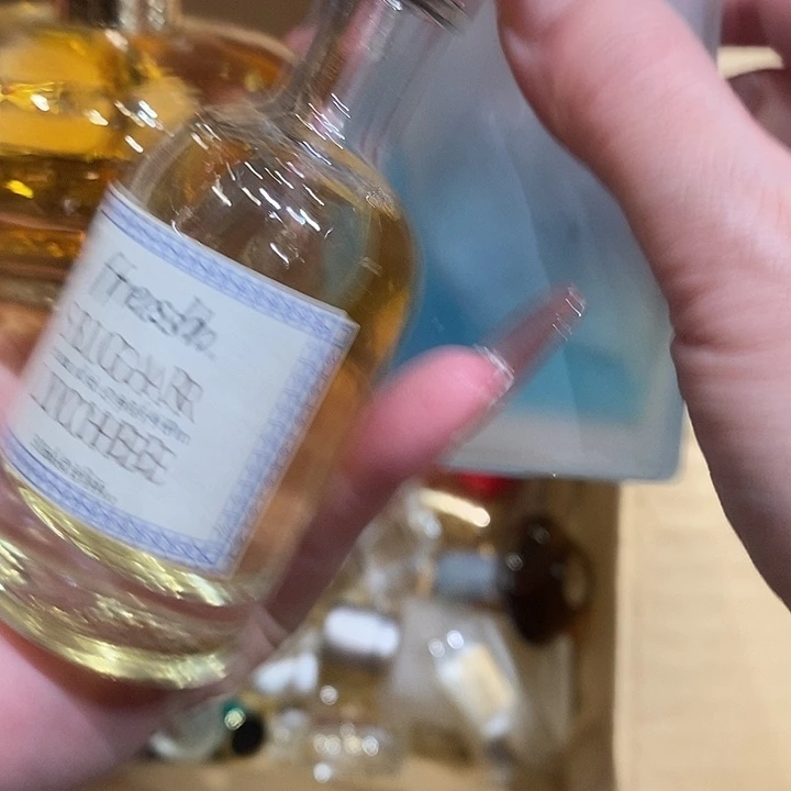 溜***。中古饰品香水沐浴露