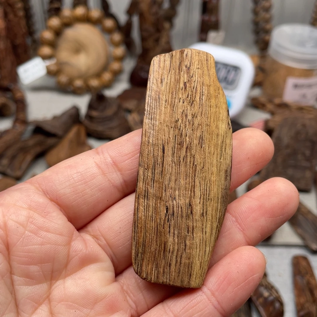 玉***婷沉香沉香碎屑金三角