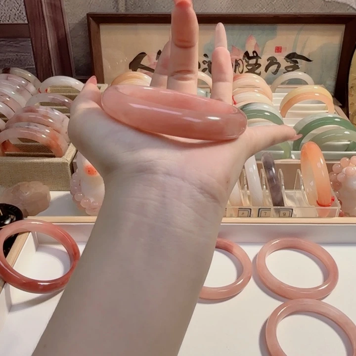 A***s未镶嵌手镯石英质玉