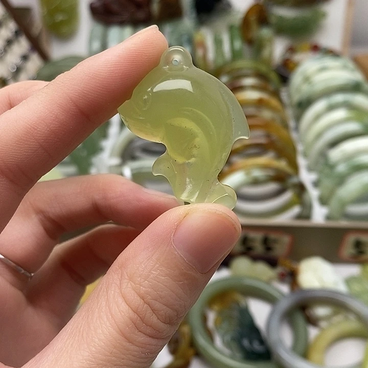 蛇纹石玉颈饰未镶嵌