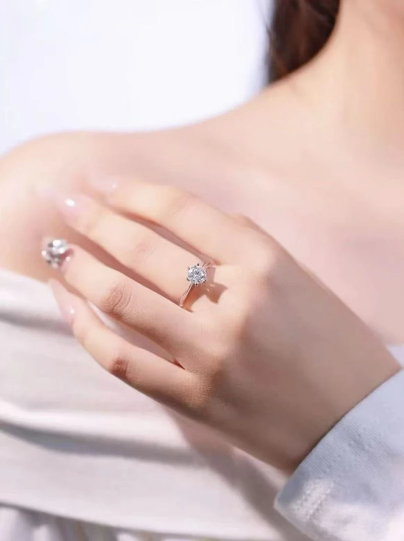 【Vevive】时尚T家六爪0.5ct