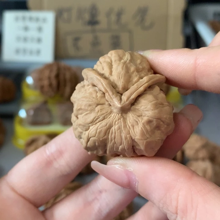 兵***春吊坠文玩核桃异形单只，有瑕疵