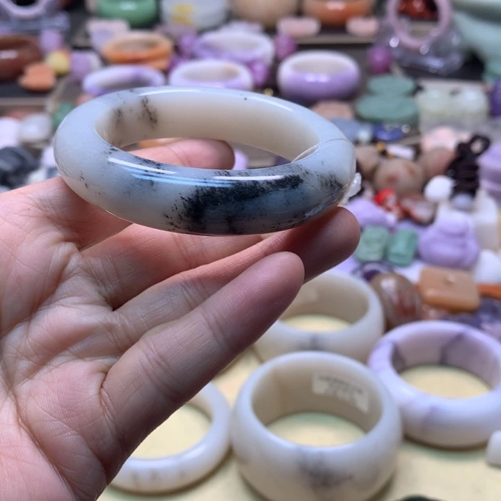 石英岩玉未镶嵌草花52.4有干纹