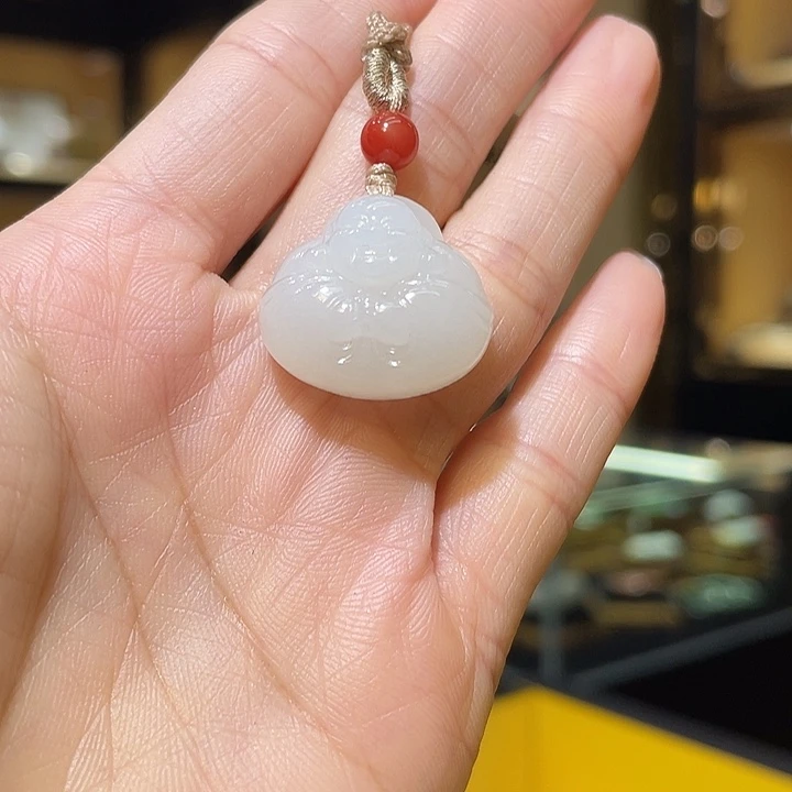 颈饰未镶嵌和田玉抱抱佛