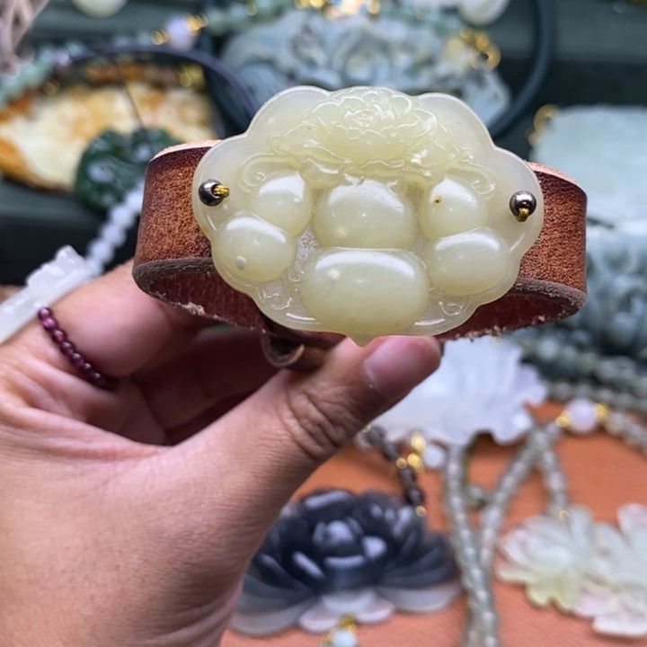 蛇纹石玉未镶嵌吊坠