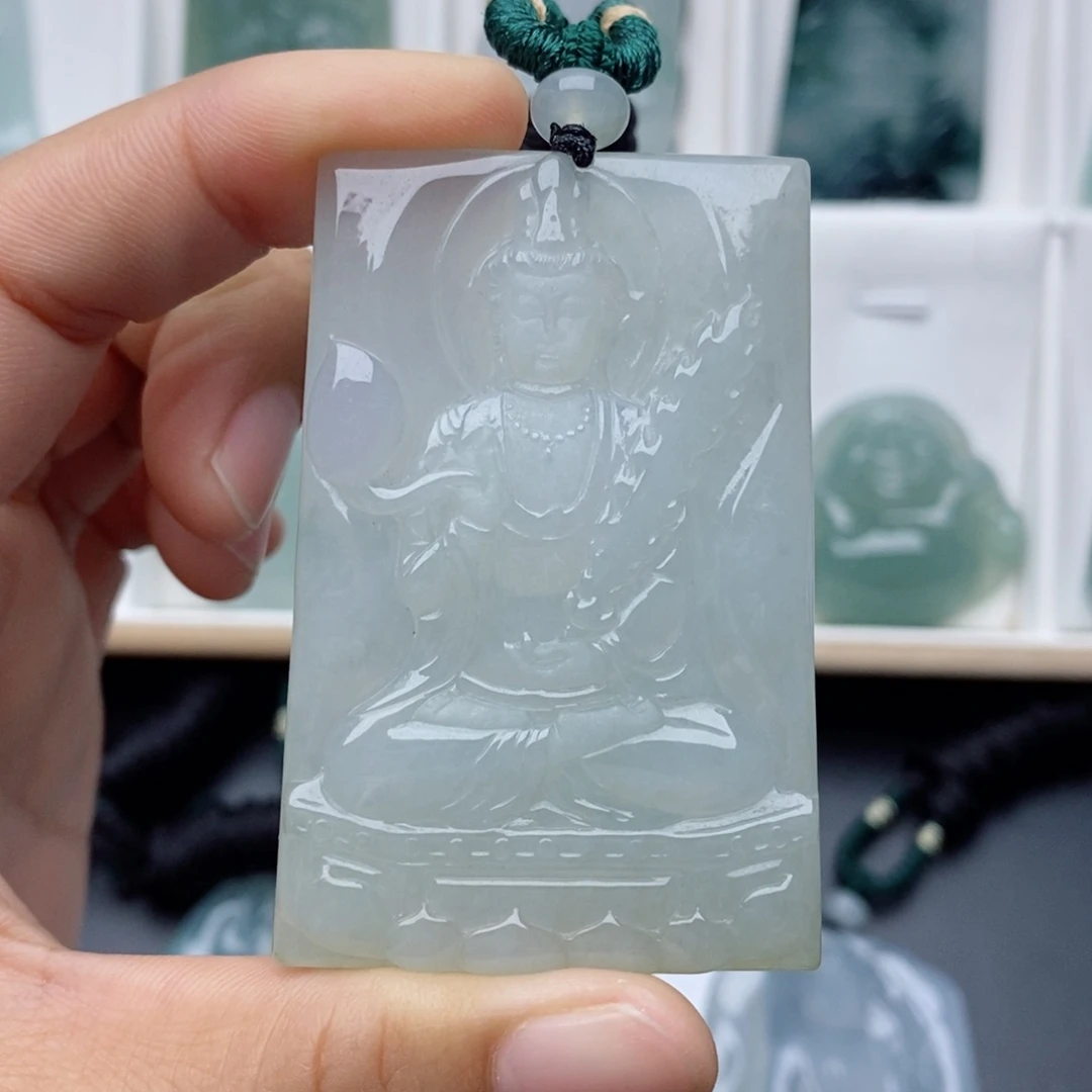 翡翠颈饰未镶嵌虚空藏