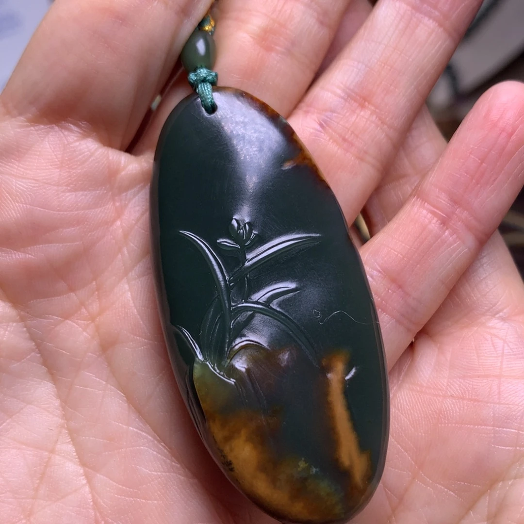 玉***儿岫岩河磨玉（透闪石质玉）未镶嵌挂件