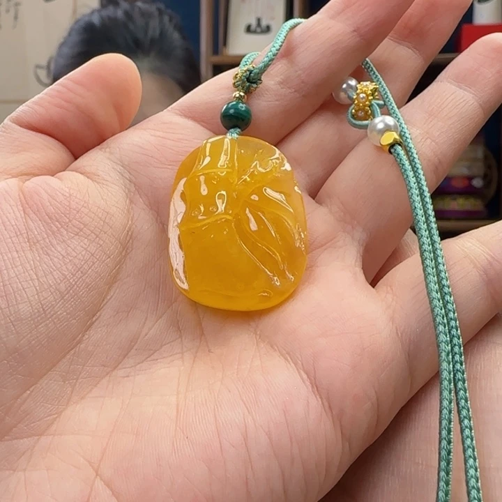 未镶嵌吊坠(赠链)蜜蜡