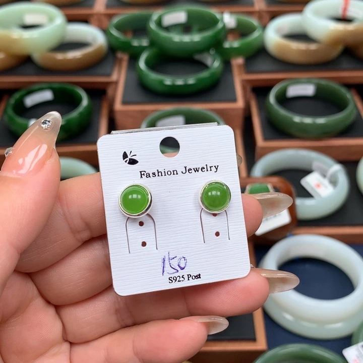 和田玉（黄玉）耳饰未镶嵌小**尼