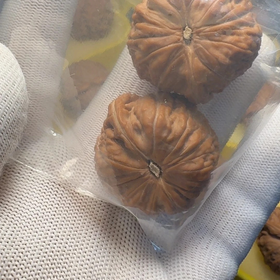 欧***张吊坠文玩核桃噜啦啦啦