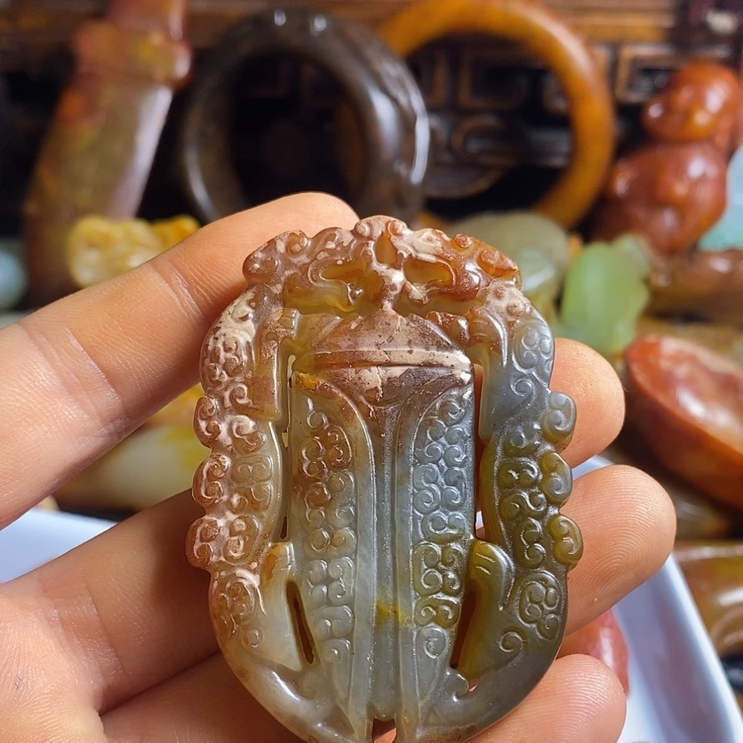未镶嵌岫岩老玉（透闪石质玉）挂件