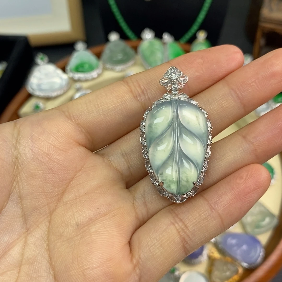 翡翠18K金镶嵌颈饰翡翠