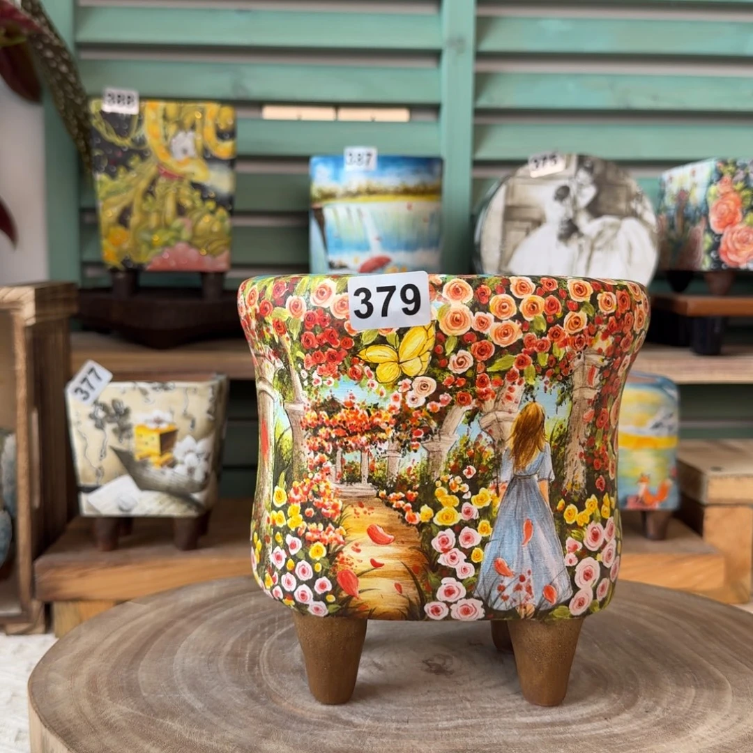 379手绘精工盆。