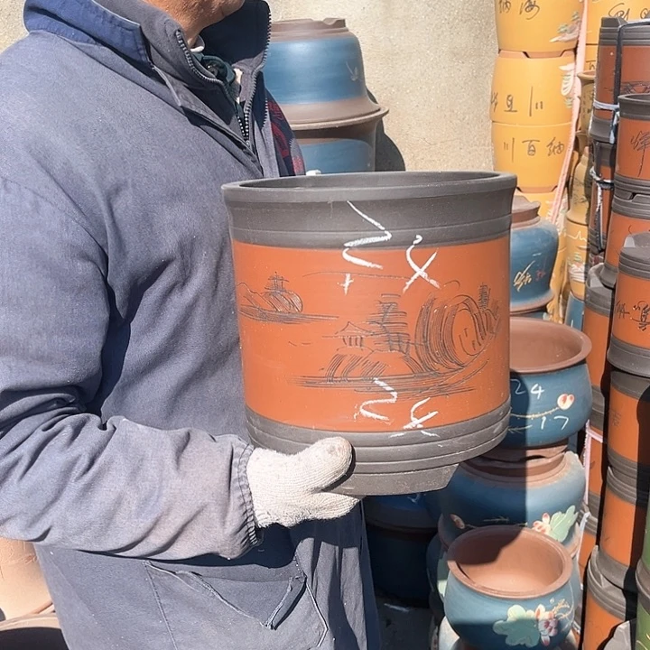 紫砂紫砂花盆和花盆里用