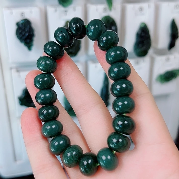 蛇纹石玉颈饰未镶嵌