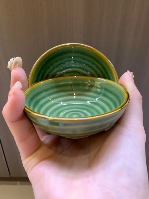 磁州窑出口尾货碧绿茶盏两个有落纱建议勿拍口径8，5，高度3