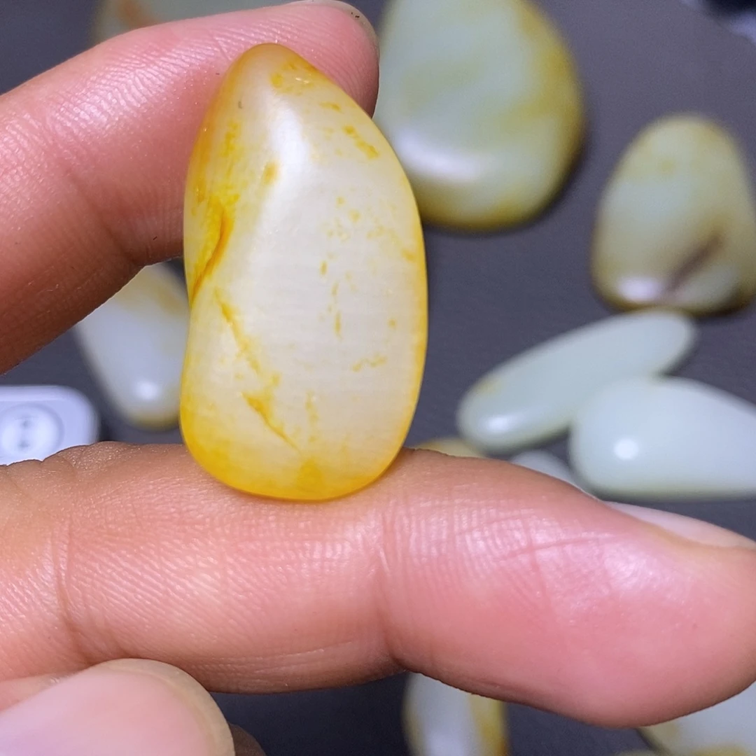 未镶嵌和田玉（糖玉）挂件