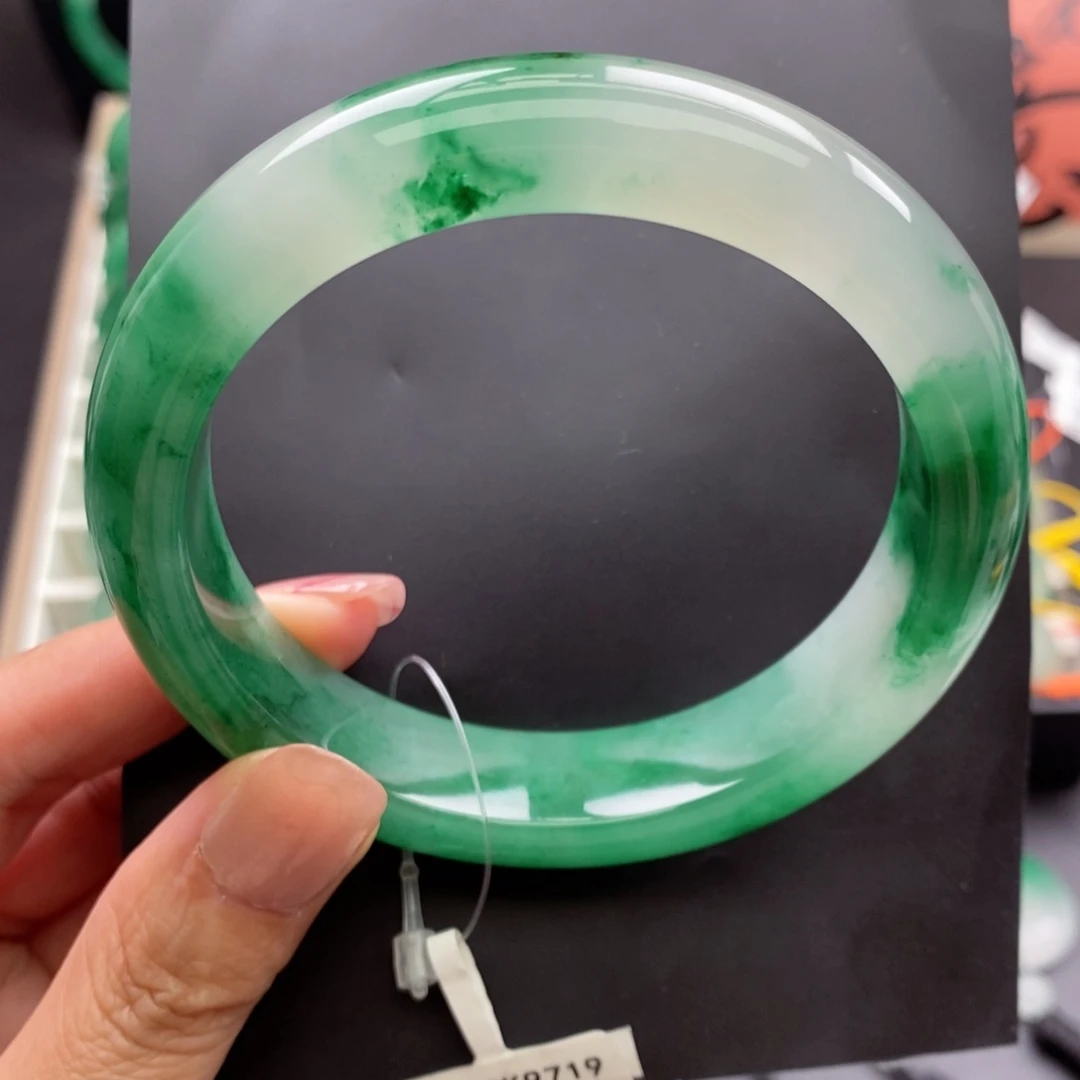 石英质玉手镯未镶嵌元*