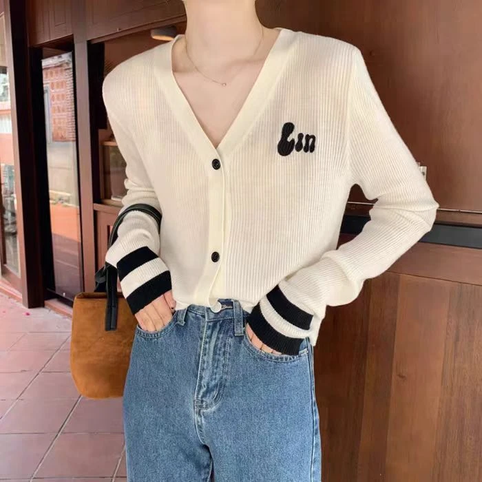 3318【衣长45】早秋新款v领刺绣针织开衫女小众洋气百搭长袖毛衣